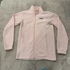 hey babes selling this cute Columbia jacket ! Don’t miss out ! Cute light pink